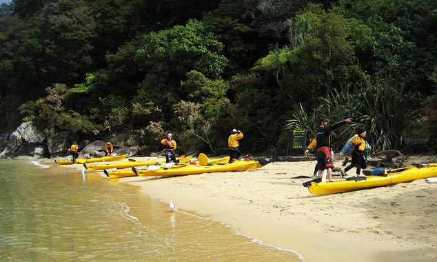 Initiation to kayaking allows you to become self-sufficient.