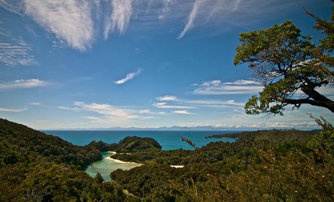 The trails in the national parks make it possible to enjoy nature safely. To get off the beaten track, you have to be accompanied by an experienced guide.