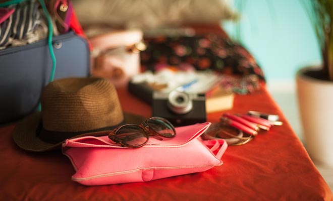 There are many accessories that can be used on holiday, but there is one that is always forgotten when it is often indispensable. The 3.5 jack cable allows you to connect your music player to many cars.