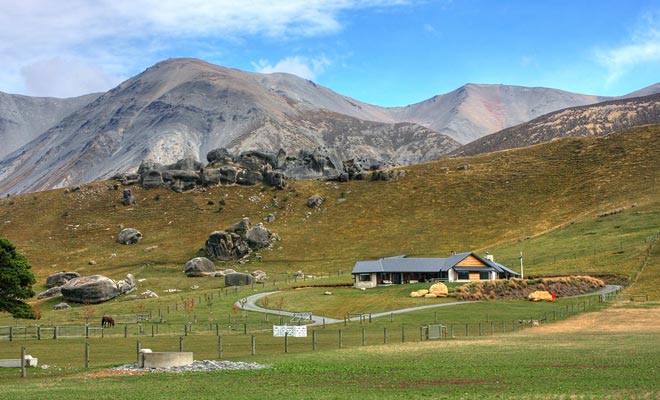 There are of course farms that are not located in dream landscapes. But if you are motorized, you can explore the surroundings and you will discover wonders off the beaten track.