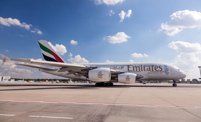 Flights from Emirates to New Zealand stop at Dubai or Sidney. Since 2016 it is possible to make only one stopover in Dubai.