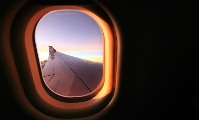 The seat near the window is not necessarily the best. During such a long journey, you will often need to get up to stretch your legs. It may then be necessary to wake the passenger who sleeps next to you …