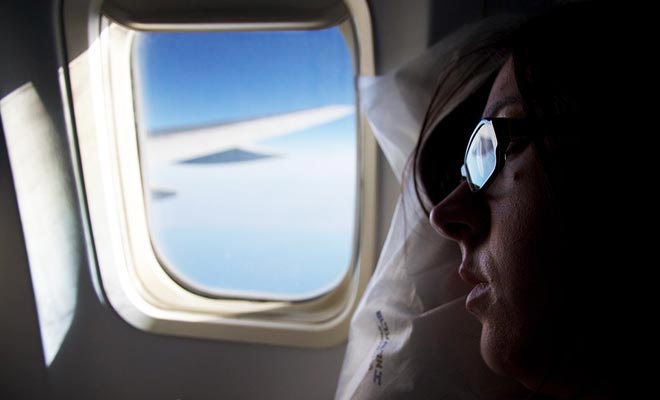 For a 24-hour flight, do not hesitate to spend a few extra euros to ensure a better comfort. Cushions, eye mask or ear muffs are wise investments.