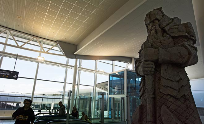 Peter Jackson's films were filmed in the land of kiwis. Many public places were decorated to promote the Hobbit trilogy.