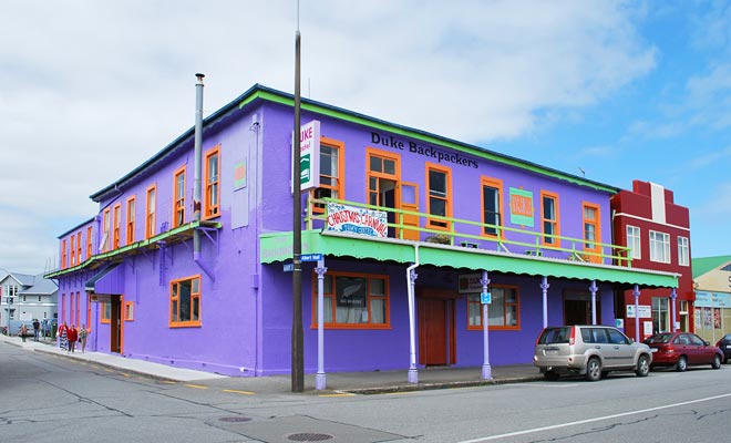 La qualité des backpackers est assez variables. Ne vous fiez pas à l'apparence extérieure, les auberges les plus laides ne sont pas forcément les moins confortables.