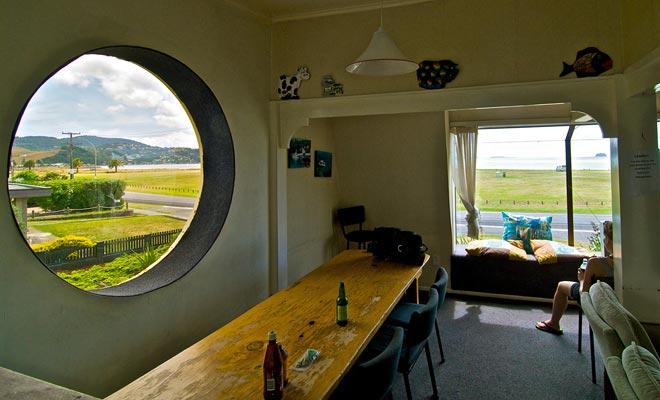 Certaines auberges de jeunesse présentent une architecture qui n'est pas sans rappeler les films de Peter Jackson.