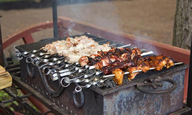 Le barbecue est une tradition sacrée quelle que soit la météo.