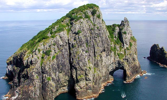 Le célèbre « Hole in the Rock » peut être franchi si la mer est calme.