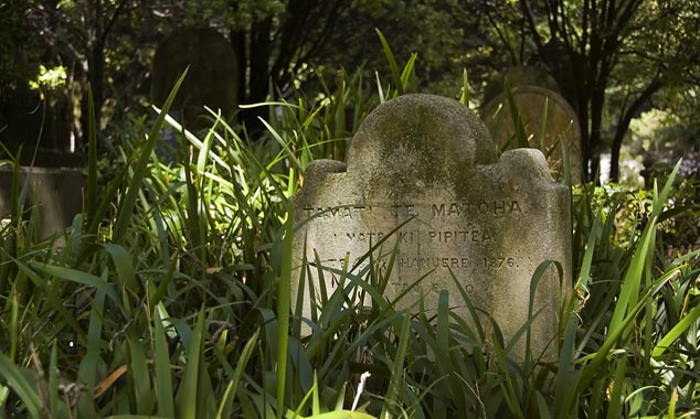 Le cimetière maori de Russell et ses vieilles pierres tombales.