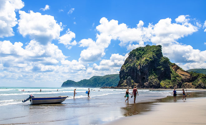 Frogger recommends you to enjoy your first day in New Zealand to rest by going to the beach. After spending 24 hours in a plane, a large bowl of fresh air is essential.
