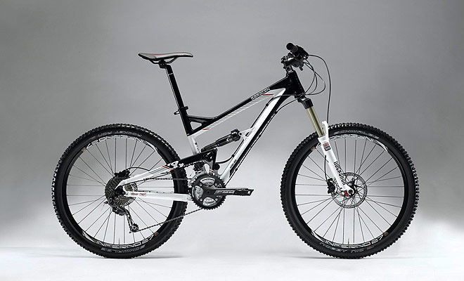 Full Suspension mountain bikes are equipped with front and rear suspensions, which make them enjoyable on downhills on irregular surfaces. On the other hand, the weight of the bike increases.
