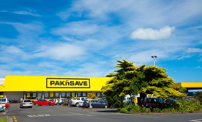 The car parks of the supermarkets also serve as a point of sale for second-hand cars.