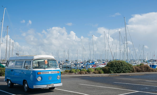 Passer la nuit en camping-car sur le parking d'un supermarché vous expose à une amende. Mais vous devez surtout vous demander si vous venez en Nouvelle-Zélande pour passer des nuits dans de pareilles conditions. C’est pourquoi il faut s'organiser un minimum à l'avance pour ne pas être pris au dépourvu sur place.