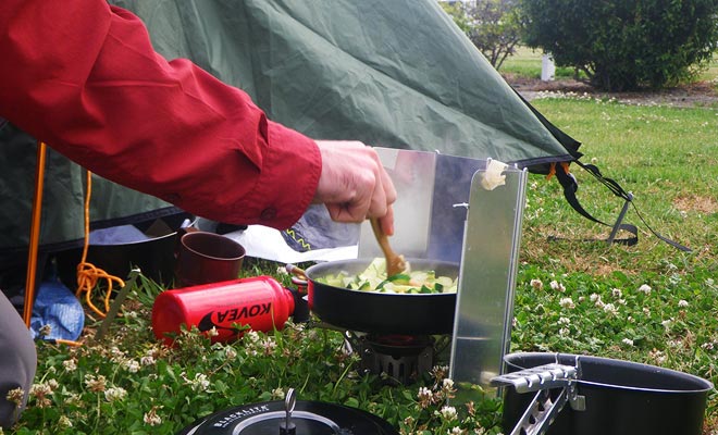 En dehors des campings privés payants, il existe des terrains ou vous pourrez pratiquer le camping sauvage. Il faut absolument signaler ses intentions au propriétaire avant de s'installer. Vous pouvez aussi demander conseil au iCenter le plus proche.