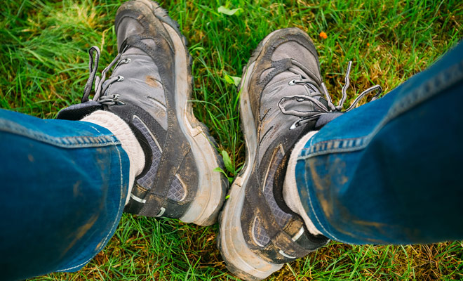 To avoid dirty the car, put your dirty hiking shoes in a plastic bag that you will store in the car trunk. You can then put on a pair of clean and more comfortable sneakers to drive.