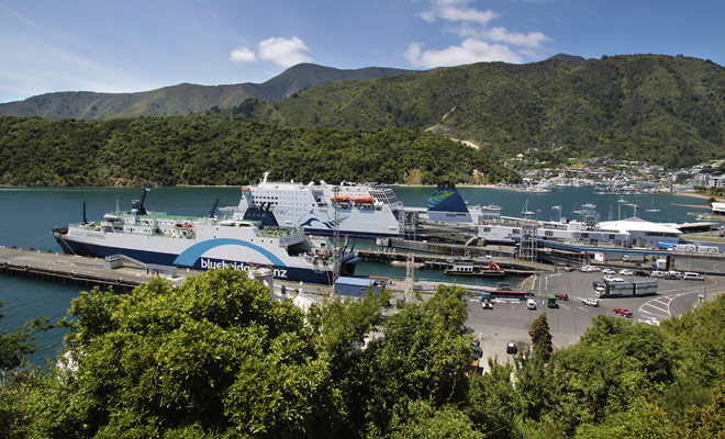 Embarking your car on board the ferry costs a little more, but it greatly simplifies life by avoiding wasting time in rental agency signing contracts and doing inventories.