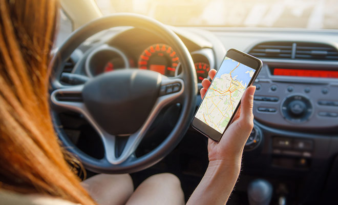 Only use the GPS of your smartphone if you have downloaded the map of the country. Otherwise, you will burn your credits instantly.