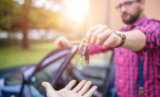 The return of a rental car can be done in ten minutes, but during the high season, you will sometimes have to wait your turn in the car park of the rental agency.