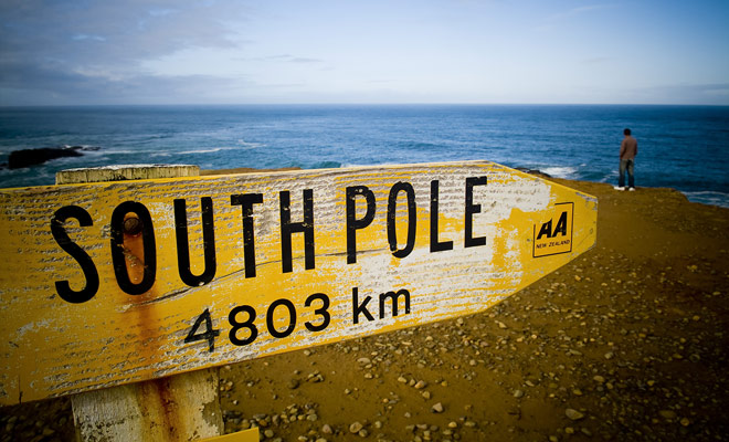 If you descend to the southern tip of New Zealand, you will be only 4803 km from the South Pole. An even smaller distance if you set course on Stewart Island which also belongs to New Zealand.