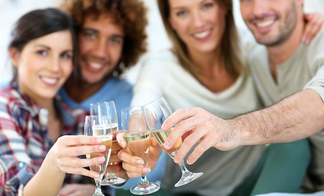 Pour être accepté dans une colocation, vous devrez convaincre les actuels locataires durant un entretien. Si vous avez déjà trouvé du travail, votre candidature sera davantage prise au sérieux.