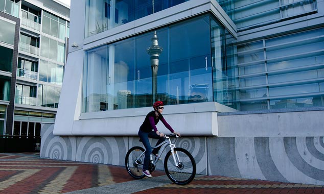Les vélos en libre service existent mais sont peu répandus.