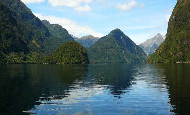 The Maori were naturally the first to venture into the waters of the fiord. It will then remain unexplored for nearly 700 years until Captain Cook's Endeavor visit.