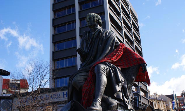 La statue de Robert Burns,poète écossais.