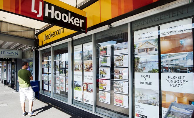 Faites le tour des agences immobilières dans les quartiers qui vous intéressent. Vous pourrez comparer les montants des loyers et vous faire une idée.