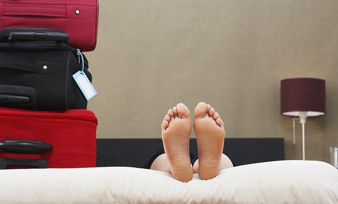 Pour vivre une année à l'étranger, il ne faut pas négliger un minimum de confort. L'exercice de petits boulots physiques (cueillette des fruits par exemple) exige d'être en forme.