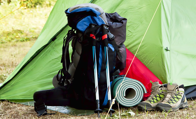 The backpack should allow you to easily store all your belongings, but it should not weigh more than 8 kg or you would be exhausted during the walks.