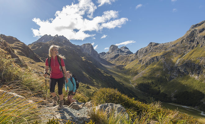 The beauty of the landscapes, the quality and variety of the trails make New Zealand the most beautiful country in the world for hiking or short walks in the forest or mountains.
