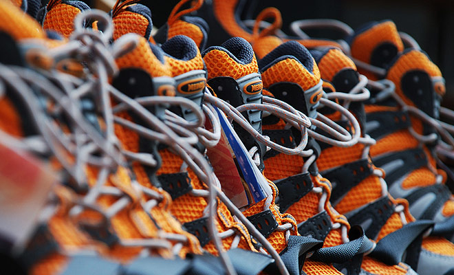 For hiking shoes, try shoes with a larger size than usual, as the foot swells while walking and the hiking socks are thicker than those you wear everyday.