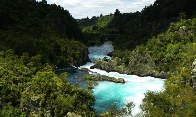 The river of Aratiatia gradually regains its calm.
