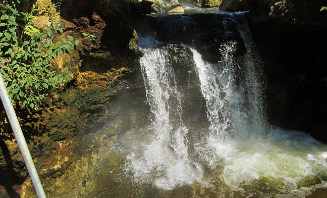 Most people find the waterfall too hot, and it is usually better to just enjoy the pool, but you can try the experience.