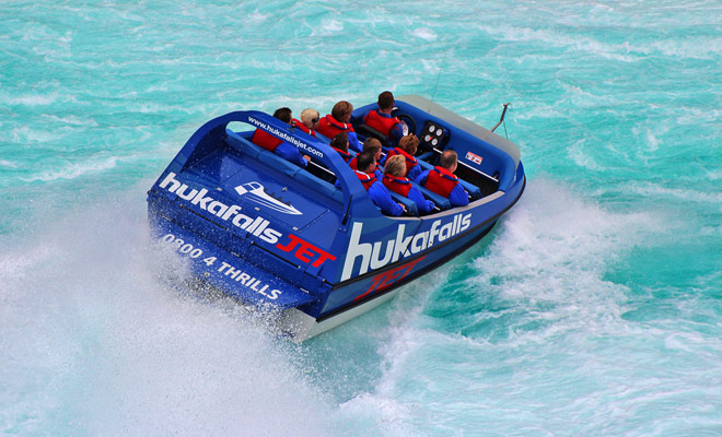 Not only is the upturn of the river spectacular, but the highlight of the show takes place at the end of the course when the jetboat approaches closer to the Huka Falls.