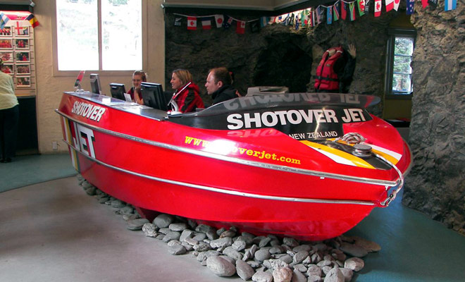 The price of a jetboat tour in New Zealand depends on the duration and the beauty of the landscapes. Count between $ 100 and $ 200 depending on the organizer.