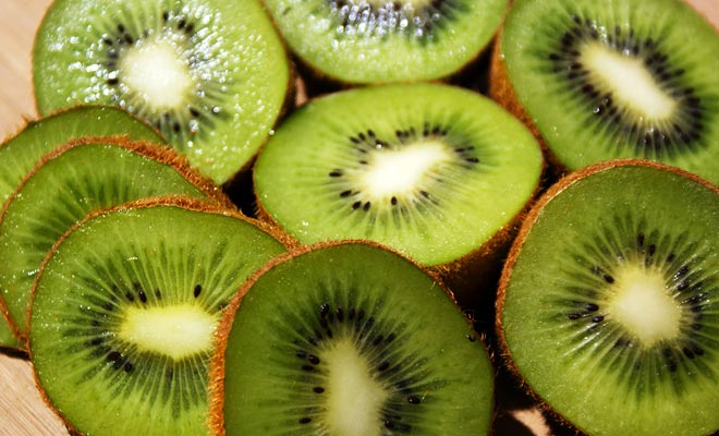 Le terme kiwi fait penser au fruit, mais ce mot désigne également l'oiseau sans ailes de Nouvelle-Zélande et les habitants même du pays.