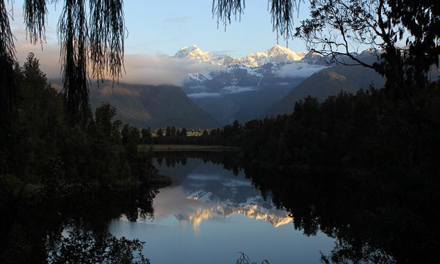 La nuit, tombe vite dans la région, ne vous laissez pas surprendre.