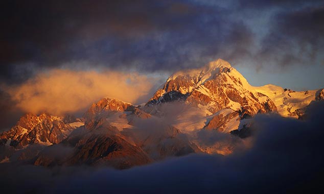 Glaciers are often masked by the morning mist.