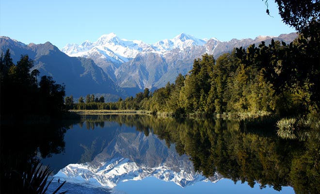 When the reflection of the lake is perfect, it is difficult to distinguish whether the picture is upside down or not.