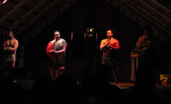 Keeping in mind that these are mainly folklore shows, we will not be disappointed by the performance of the dancers at Maori shows in Rotorua.