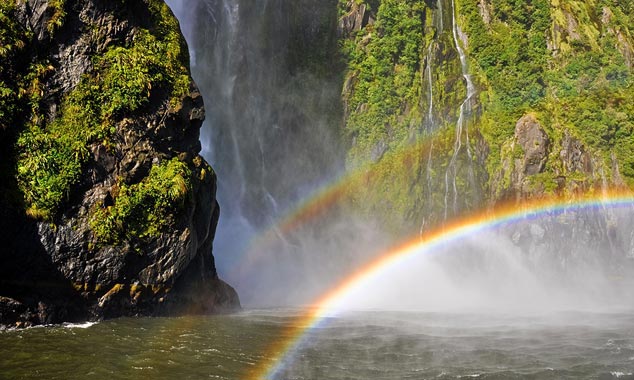 La moindre éclaircie fait jaillir d'innombrables arcs-en-ciels.