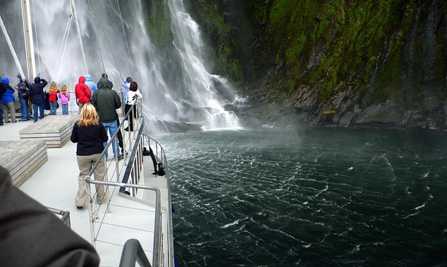 Vous avez intérêt à réserver la visite du Milford Sound à l'avance.