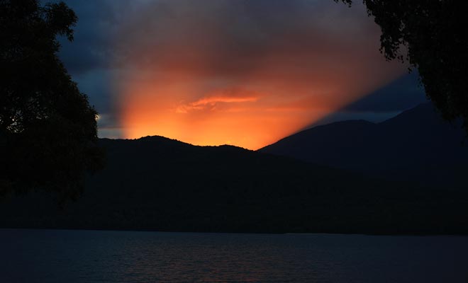 Le Programme Vacances Travail vous autorise à séjourner durant une année en Nouvelle-Zélande.  Durant cette période, vous pouvez entrer et sortir du territoire à votre convenance, mais vos séjours en dehors du pays sont décomptés.
