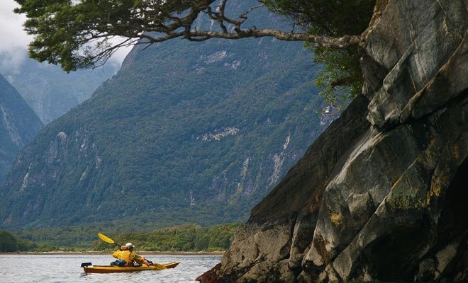 Rather than borrowing a cruise ship like most visitors, you may want to consider a kayak trip. Close to the water, the sensations are stronger.