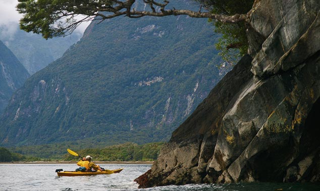Le kayak permet d'explorer le fjord dans un calme absolu.