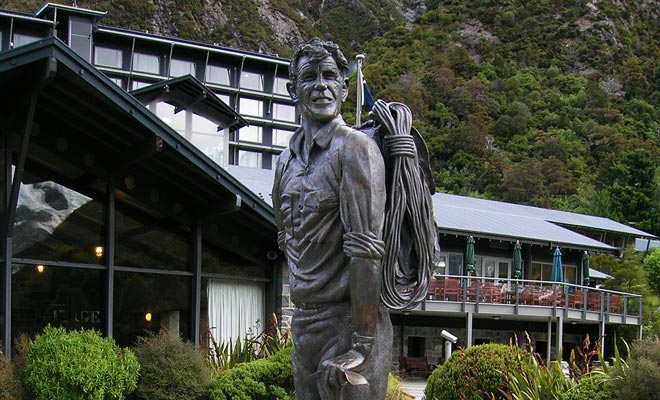 Mountaineering enthusiasts will have recognized the statue of Sir Edmund Hillary, who sits in front of the Hermitage Museum and looks towards Mt Aoraki / Cook.