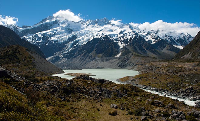 If it is less famous than the Fox or the Franz Joseph, the Tasman glacier is however the largest in the whole country.