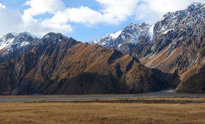 The cliffs of the valley are steep and avalanches of rocks are frequent. This explains why the vegetation did not develop.
