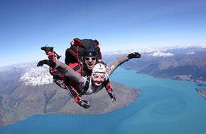 Saut en parachute au dessus de Queenstown.